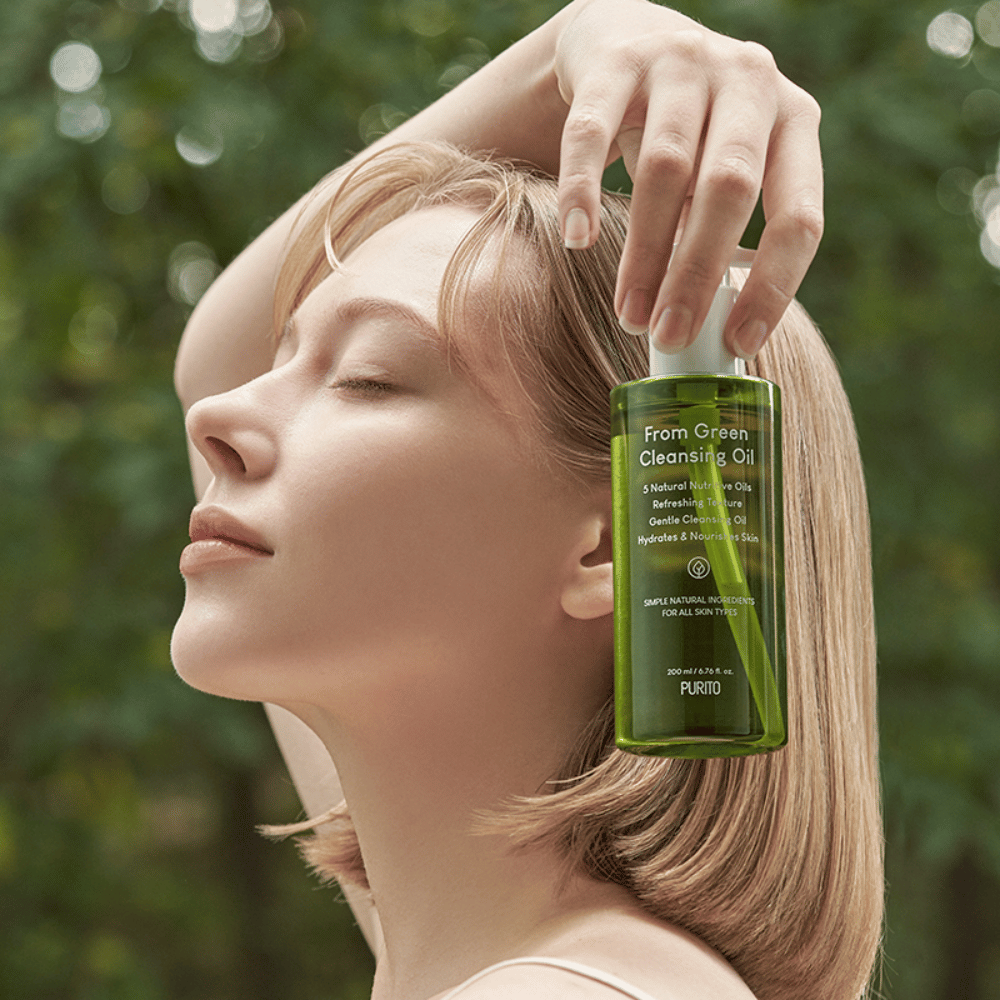 Purito From Green Cleansing Oil je ideálny pre každodenné použitie a vhodný pre všetky typy pleti, vrátane citlivej pokožky. S piatimi prírodnými výživnými olejmi čistí pokožku do hĺbky bez toho, aby zanechal mastný pocit, pričom ju hydratuje a ošetruje.