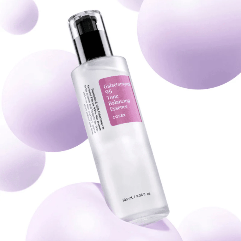 COSRX Galactomyces 95 Tone Balancing Essence v priehľadnej fľaši s fialovou etiketou. Esencia dodáva lesk, vyrovnáva tón pleti a zlepšuje štruktúru pokožky.