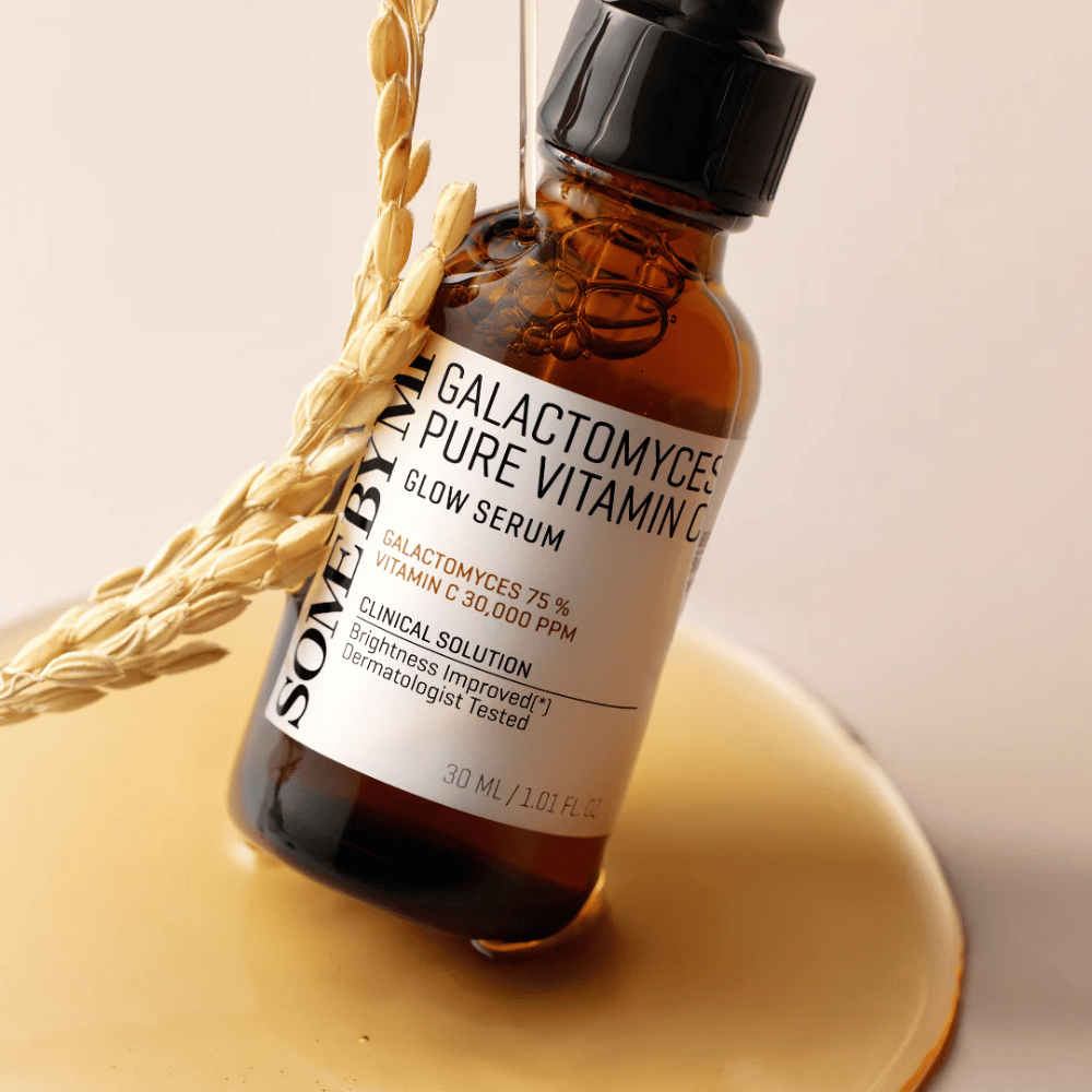 Some By Mi Galactomyces Pure Vitamin C Glow Serum je silné riešenie na zlepšenie žiarivosti a rovnomernosti pokožky. So 75 % galactomyces extraktom a 30 000 ppm vitamínu C poskytuje toto sérum intenzívne rozjasnenie a hydratáciu.