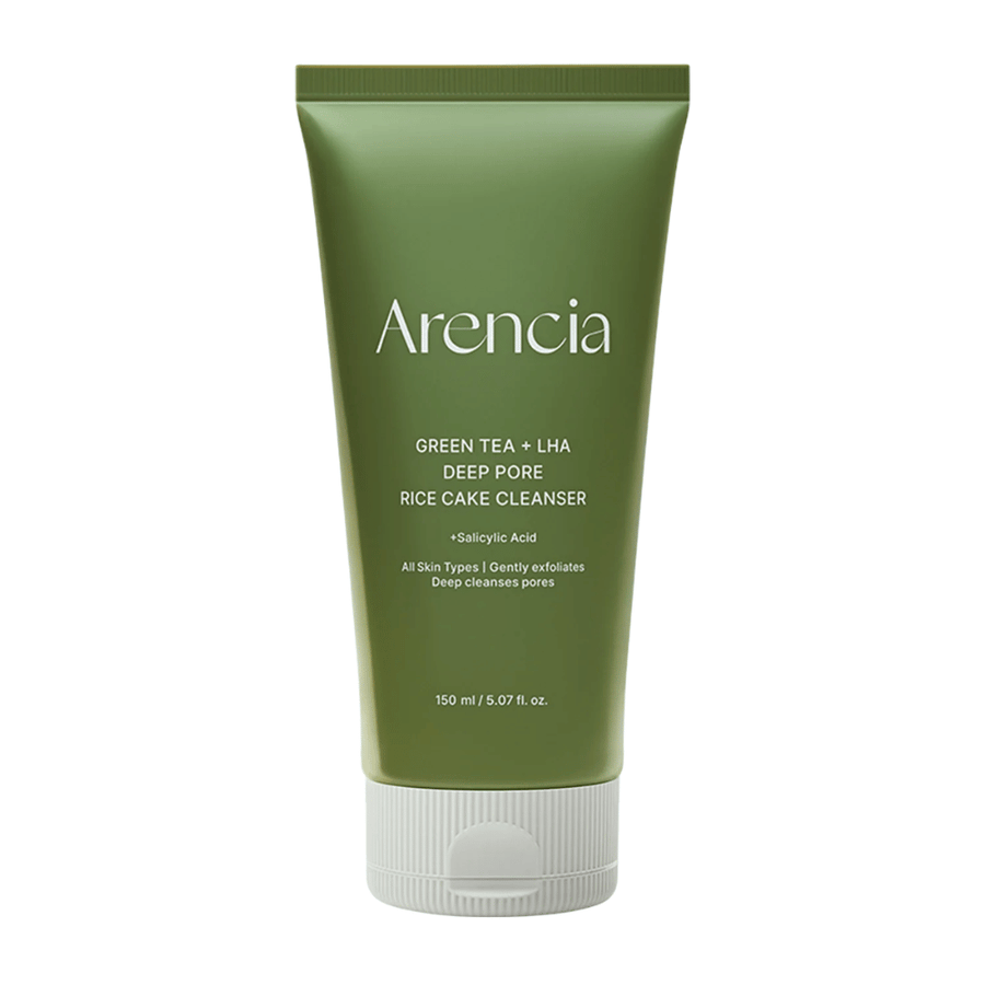 Čistý produktový obrázok Arencia Green Tea + LHA Deep Pore Rice Cake Cleanser v zelenom tubovom dizajne so zameraním na minimalistické a moderné balenie.