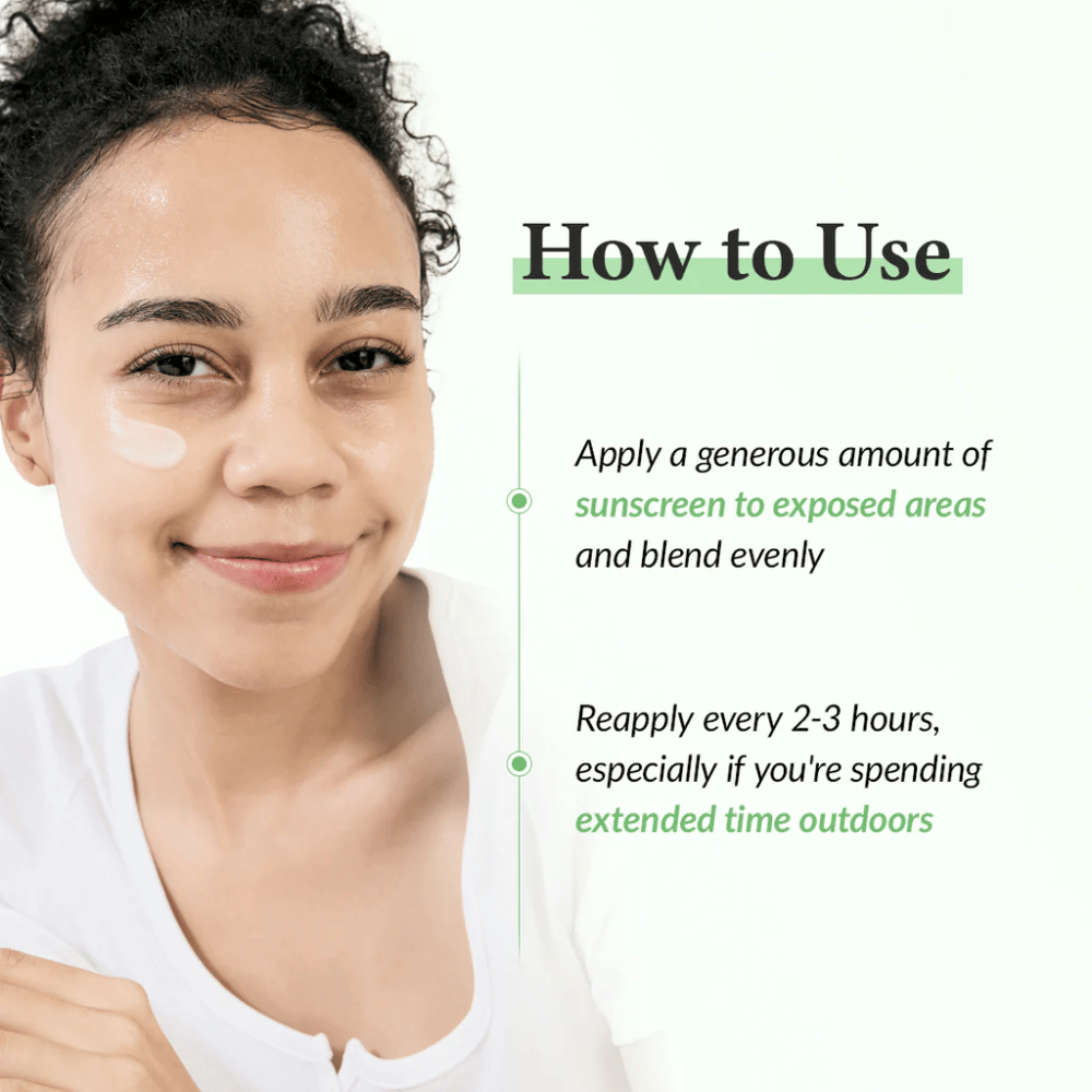 Usmievajúca sa žena s opaľovacím krémom naneseným na líci, vedľa pokynov o tom, ako používať opaľovací krém – naneste dostatočné množstvo, rovnomerne rozotrite a opätovne nanášajte každé 2–3 hodiny pri pobyte vonku.