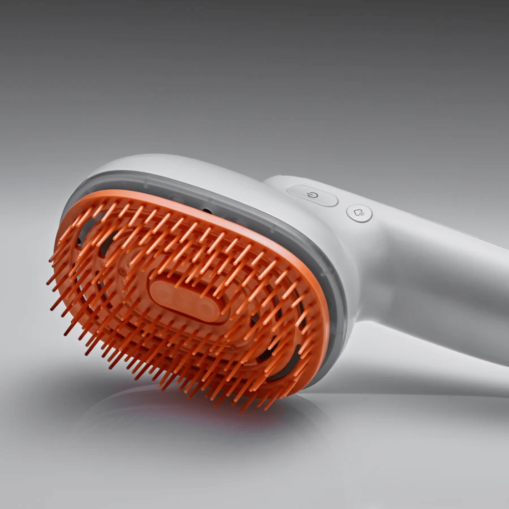 LILYEVE GrowTurn Brush Steam Booster – detailný záber na hlavicu kefky a ovládacie tlačidlá