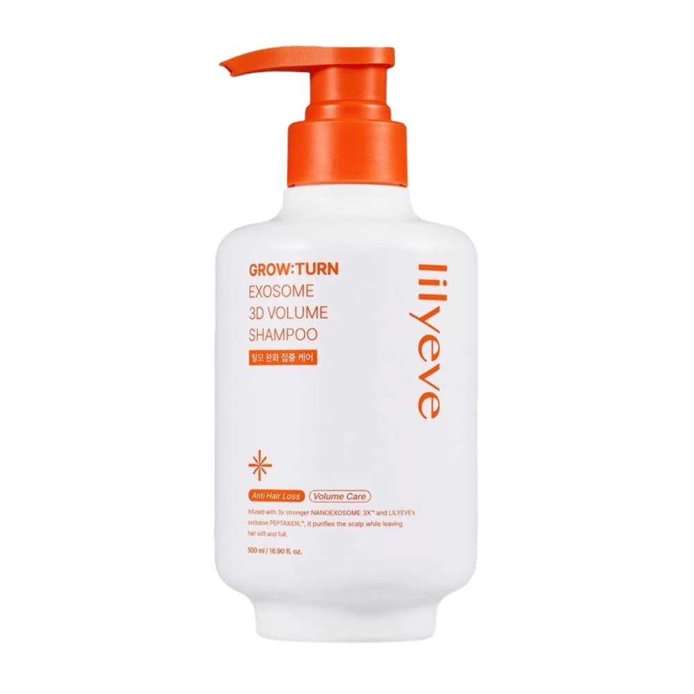 LILYEVE Grow:Turn Exosome 3D Volume Shampoo v bielej fľaši s pumpičkou s oranžovými detailmi na starostlivosť o pokožku hlavy