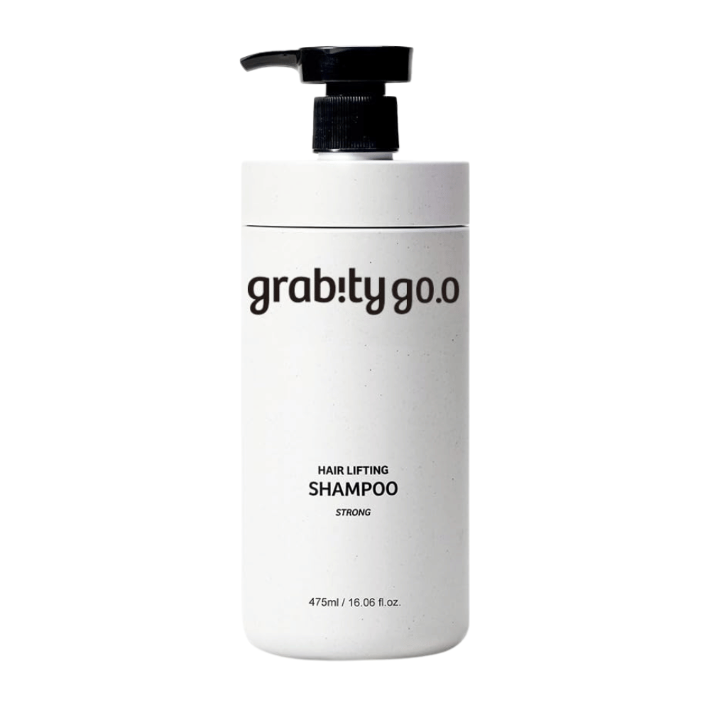 Grabity g0.0 Hair Lifting Shampoo Strong v elegantnej bielej pumpičkovej fľaši na bielom pozadí, vyvinutý na dodanie objemu, sily a plnšieho vzhľadu vlasov.