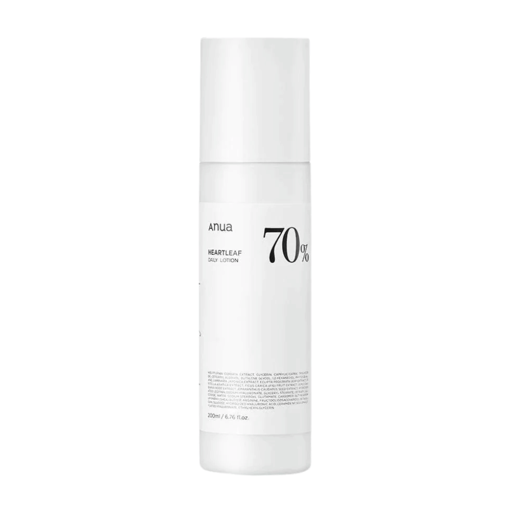 Biela fľaša s bielym uzáverom s nápisom Heartleaf 70% Daily Lotion na bielom pozadí, od Anua.