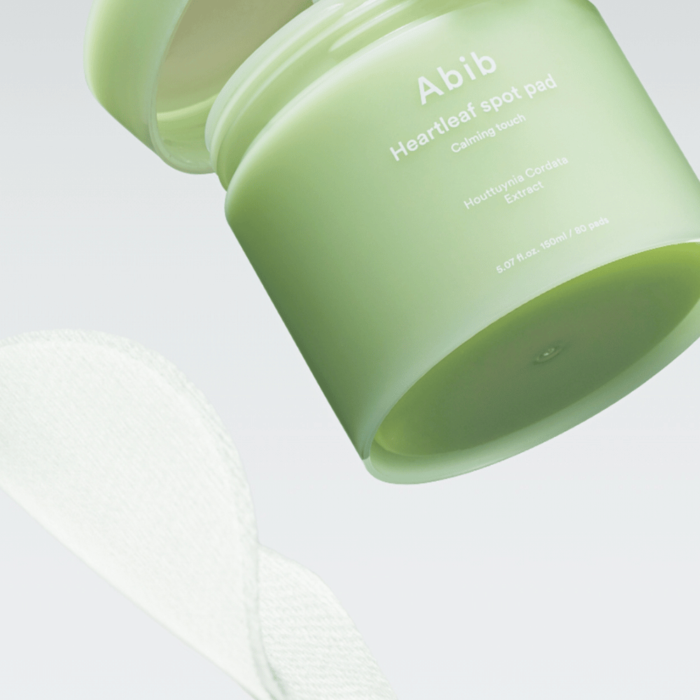 Nádoba s Abib Heartleaf Spot Pad Calming Touch, obsahuje extrakt Houttuynia Cordata.