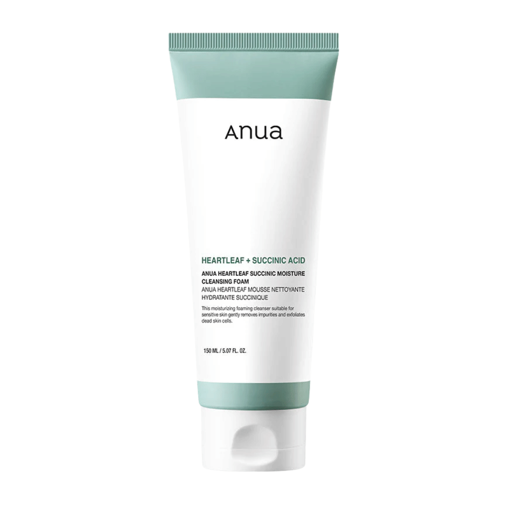 Izolovaná produktová fotografia na neutrálnom pozadí, ktorá detailne zobrazuje Anua Heartleaf + Succinic Acid Moisture Cleansing Foam. Obrázok sa zameriava na balenie, veľkosť a dizajn produktu pre jasnú prezentáciu produktu.