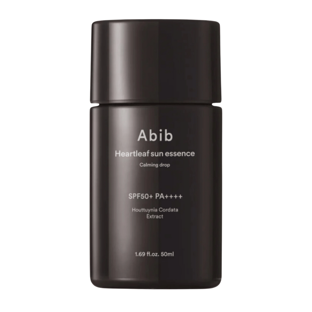 Obrázok produktu Abib Heartleaf Sun Essence Calming Drop v čiernom balení s bielym textom a SPF50+ PA++++, 50 ml.