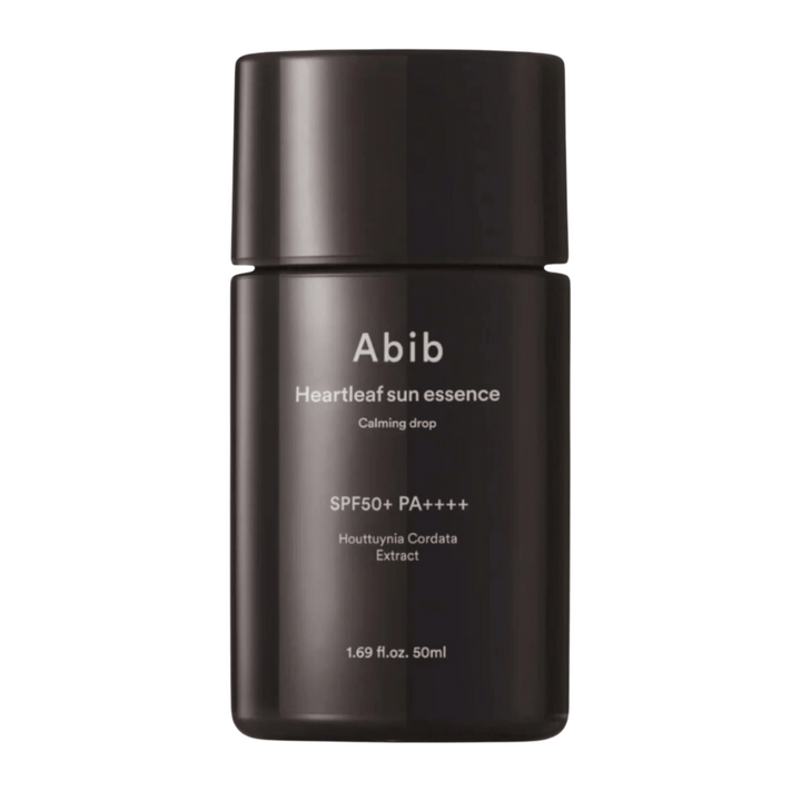 Obrázok produktu Abib Heartleaf Sun Essence Calming Drop v čiernom balení s bielym textom a SPF50+ PA++++, 50 ml.