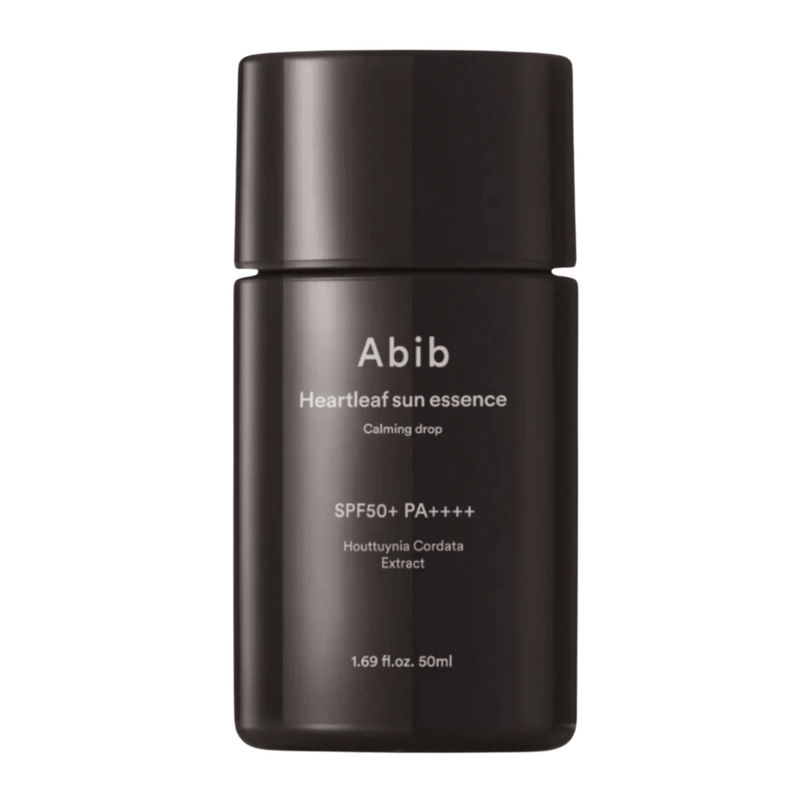 Obrázok produktu Abib Heartleaf Sun Essence Calming Drop v čiernom balení s bielym textom a SPF50+ PA++++, 50 ml.