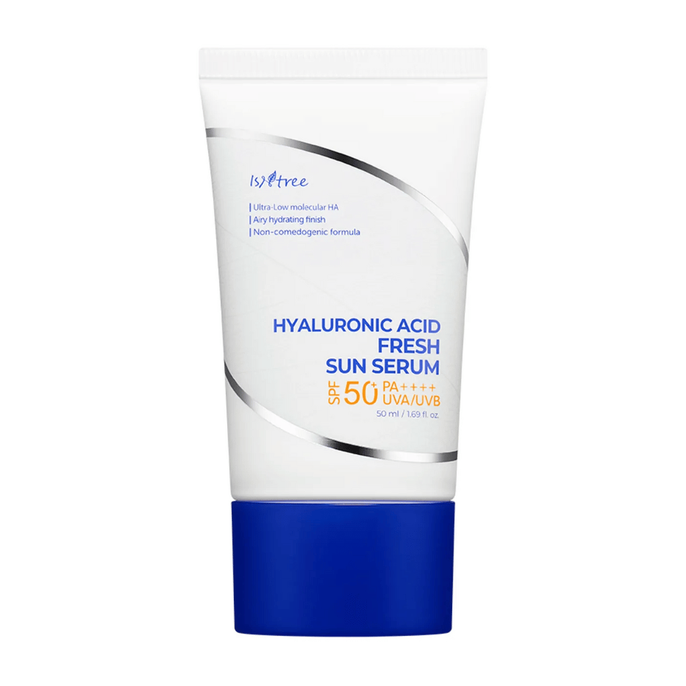 Isntree Hyaluronic Acid Fresh Sun Serum s SPF50+ PA++++ je opaľovací krém, ktorý kombinuje efektívnu ochranu s intenzívnou hydratáciou vďaka kyseline hyalurónovej s nízkou molekulovou hmotnosťou. Ľahká, nekomedogénna formula, ktorá sa rýchlo vstrebáva a je vhodná pre citlivú pokožku.