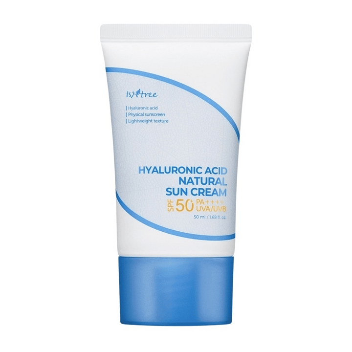 Isntree Hyaluronic Acid Natural Sun Cream s SPF50+ PA++++ chráni pred UVA/UVB, hydratuje s kyselinou hyalurónovou a je vhodný pre citlivú pokožku vďaka svojej ľahkej, fyzickej a nekomedogénnej formulácii.