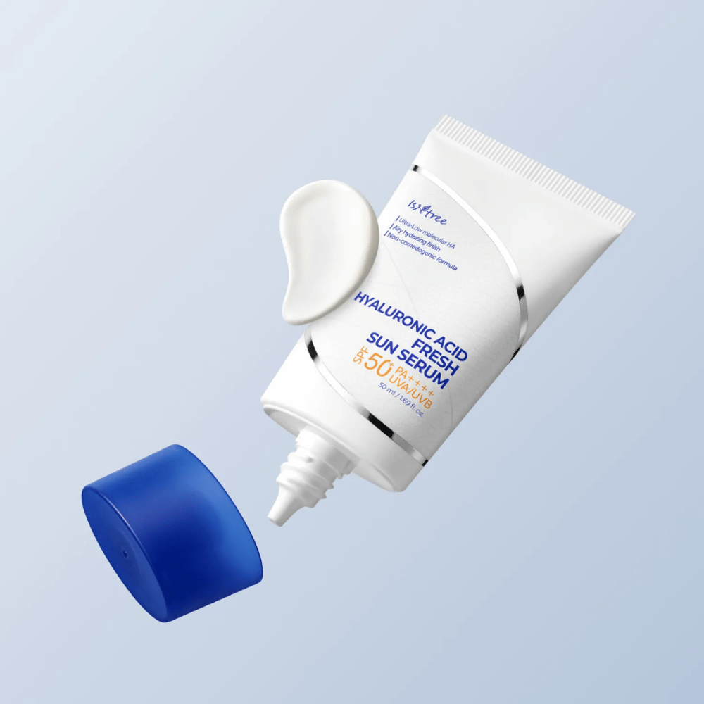 Isntree Hyaluronic Acid Fresh Sun Serum je ľahké opaľovacie sérum s SPF50+ PA++++, ktoré chráni pred UVA/UVB a zároveň hydratuje kyselinou hyalurónovou. Perfektné pre citlivú pokožku.