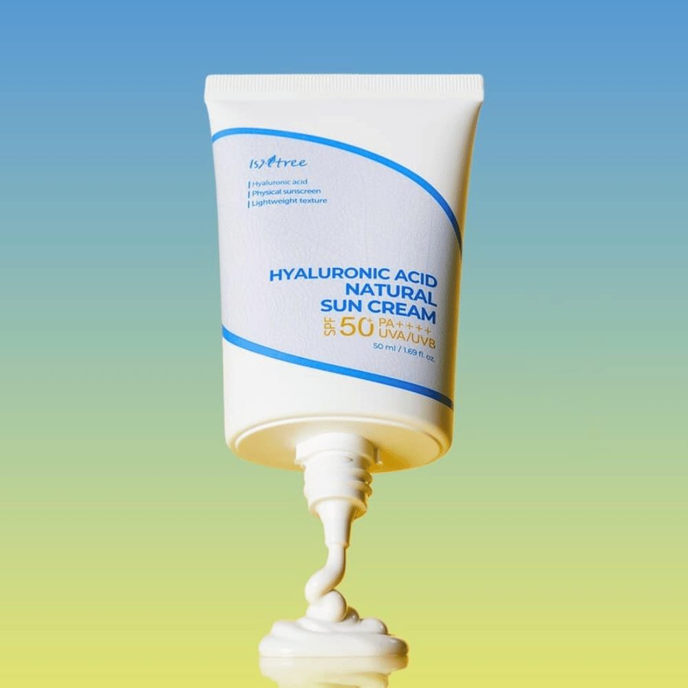 Isntree Hyaluronic Acid Natural Sun Cream je opaľovací krém s SPF50+ PA++++, ktorý poskytuje silnú ochranu pred UVA a UVB lúčmi. Obsahuje kyselinu hyalurónovú, ktorá hlboko hydratuje, pričom fyzický filter je šetrný k citlivej pokožke.