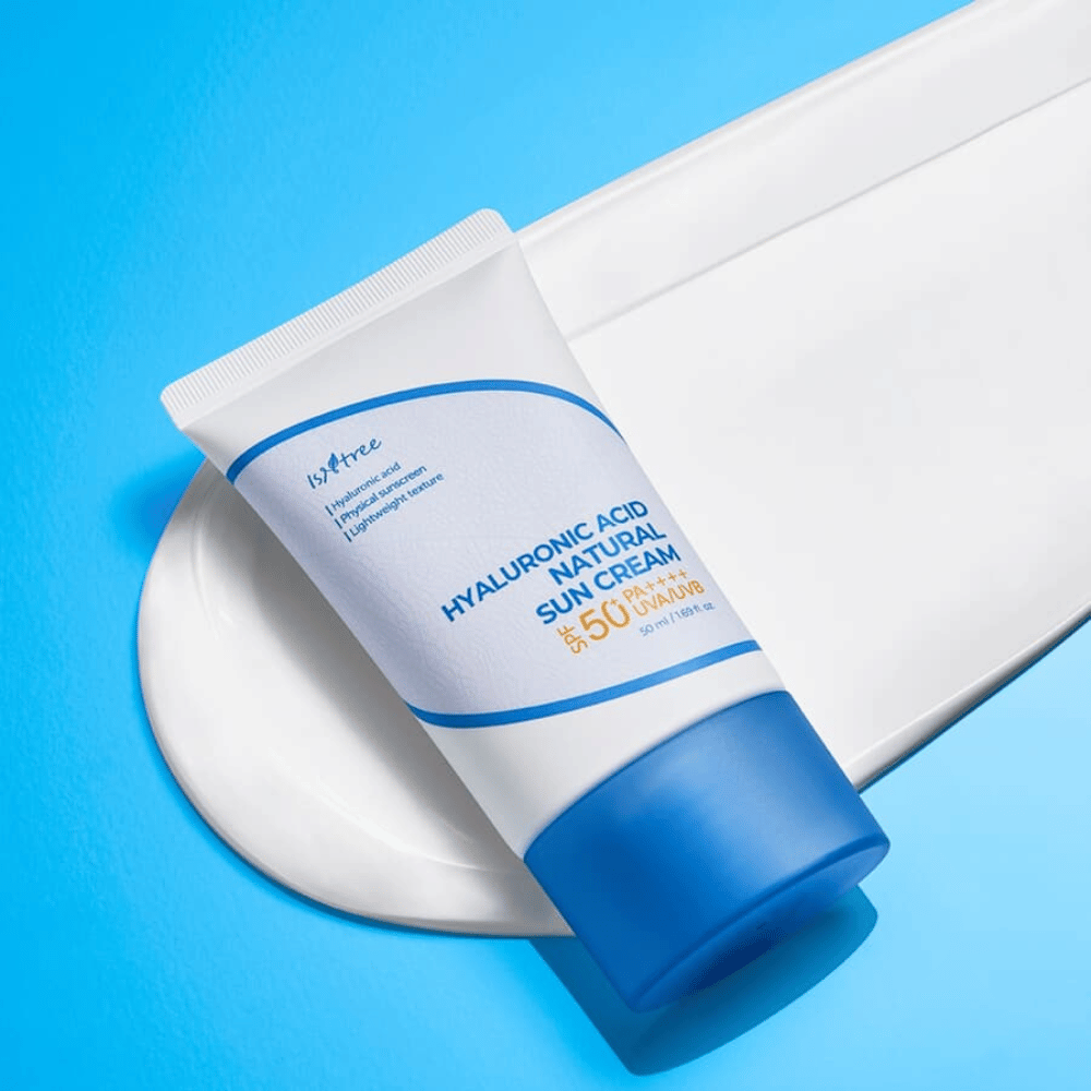 Isntree Hyaluronic Acid Natural Sun Cream je fyzikálny opaľovací krém s SPF50+ PA++++, ktorý chráni pokožku pred UV žiarením a zároveň hydratuje s kyselinou hyalurónovou. Ľahká formulácia je vhodná pre citlivú pokožku a nezanecháva biely film.