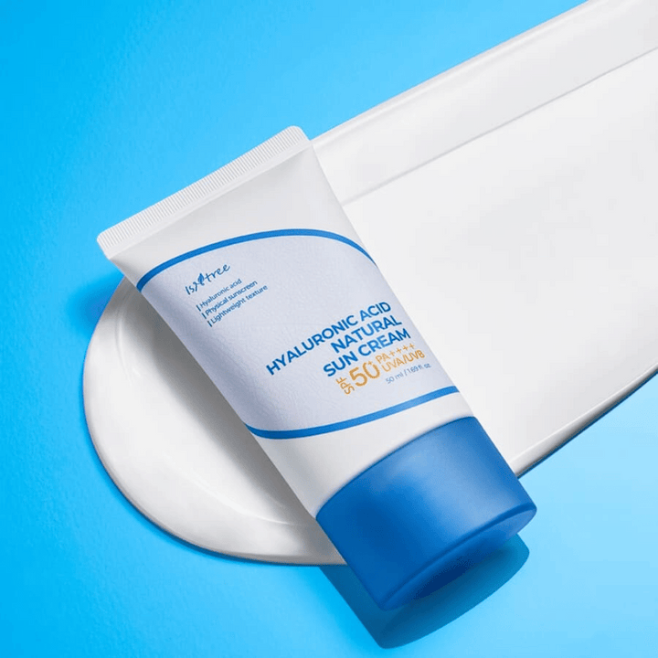 Isntree Hyaluronic Acid Natural Sun Cream je fyzikálny opaľovací krém s SPF50+ PA++++, ktorý chráni pokožku pred UV žiarením a zároveň hydratuje s kyselinou hyalurónovou. Ľahká formulácia je vhodná pre citlivú pokožku a nezanecháva biely film.