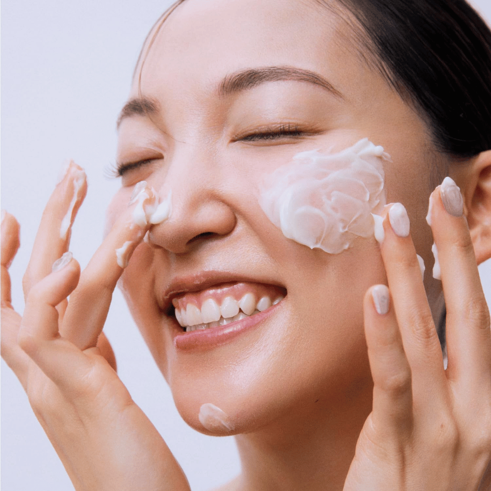 Beauty of Joseon Jello Skin Massage Cream sa aplikuje na tvár na hydratačnú masáž a posilnenie kožnej bariéry.