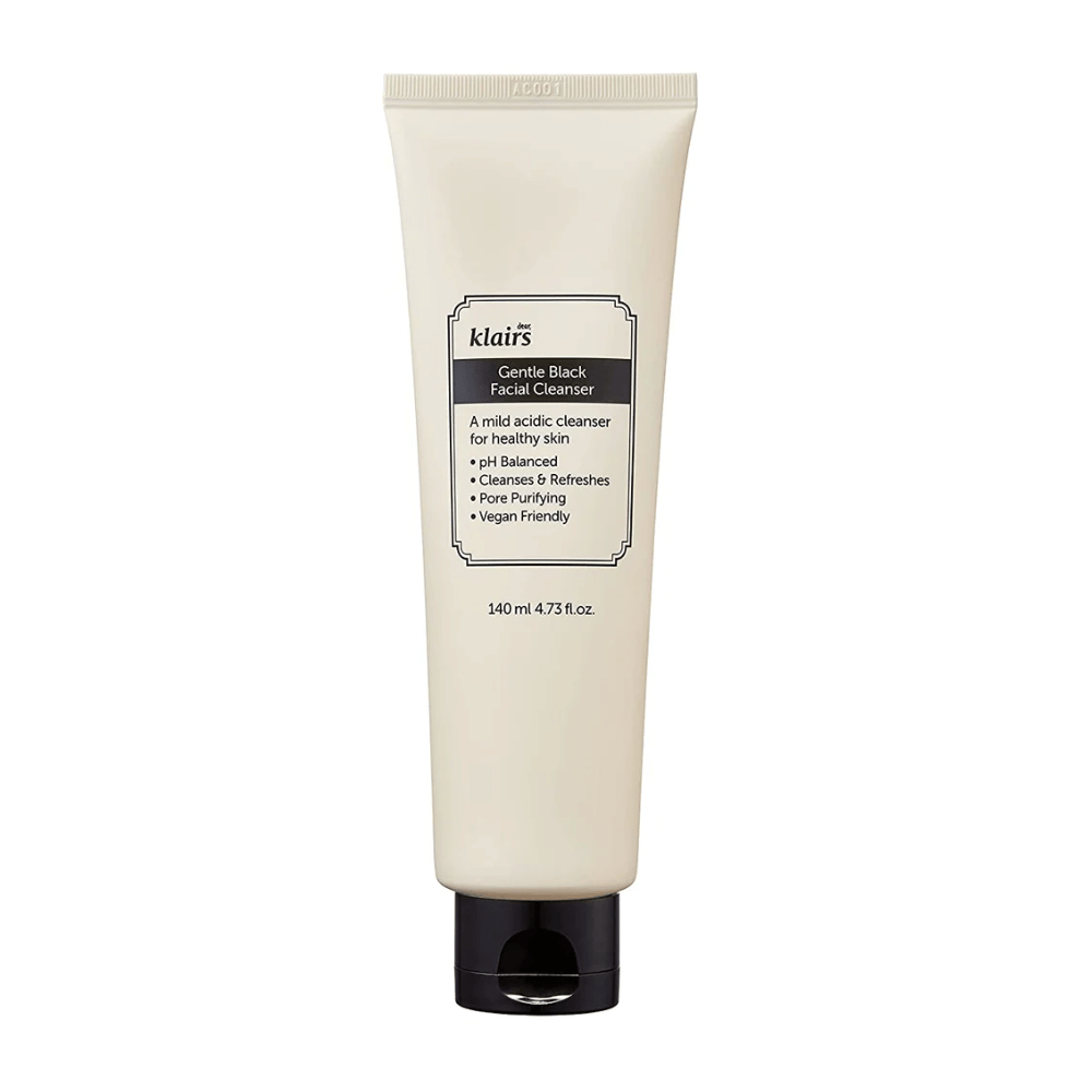 Tuba Klairs Gentle Black Facial Cleanser s čiernym uzáverom a textom o vlastnostiach, ako sú jemný a pH vyvážený, na čisto bielom pozadí.