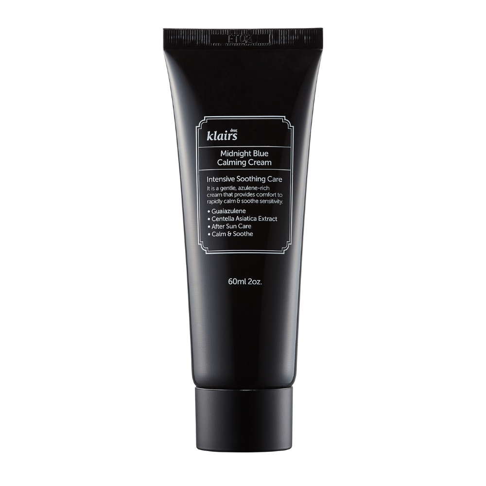 Čierna tuba Klairs Midnight Blue Calming Cream, opísaná ako intenzívne upokojujúci krém, pred bielym pozadím.