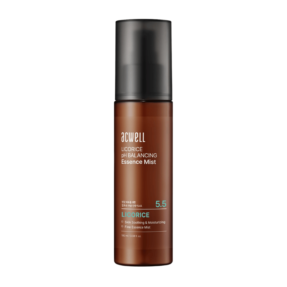 Produktová fotografia Acwell Licorice pH Balancing Essence Mist v hnedej sprejovej fľaši. Hydratačná essence hmla s extraktom zo sladkého drievka a pH 5,5 vyrovnávajúcim pokožku, ktorá pomáha upokojiť a osviežiť pleť.