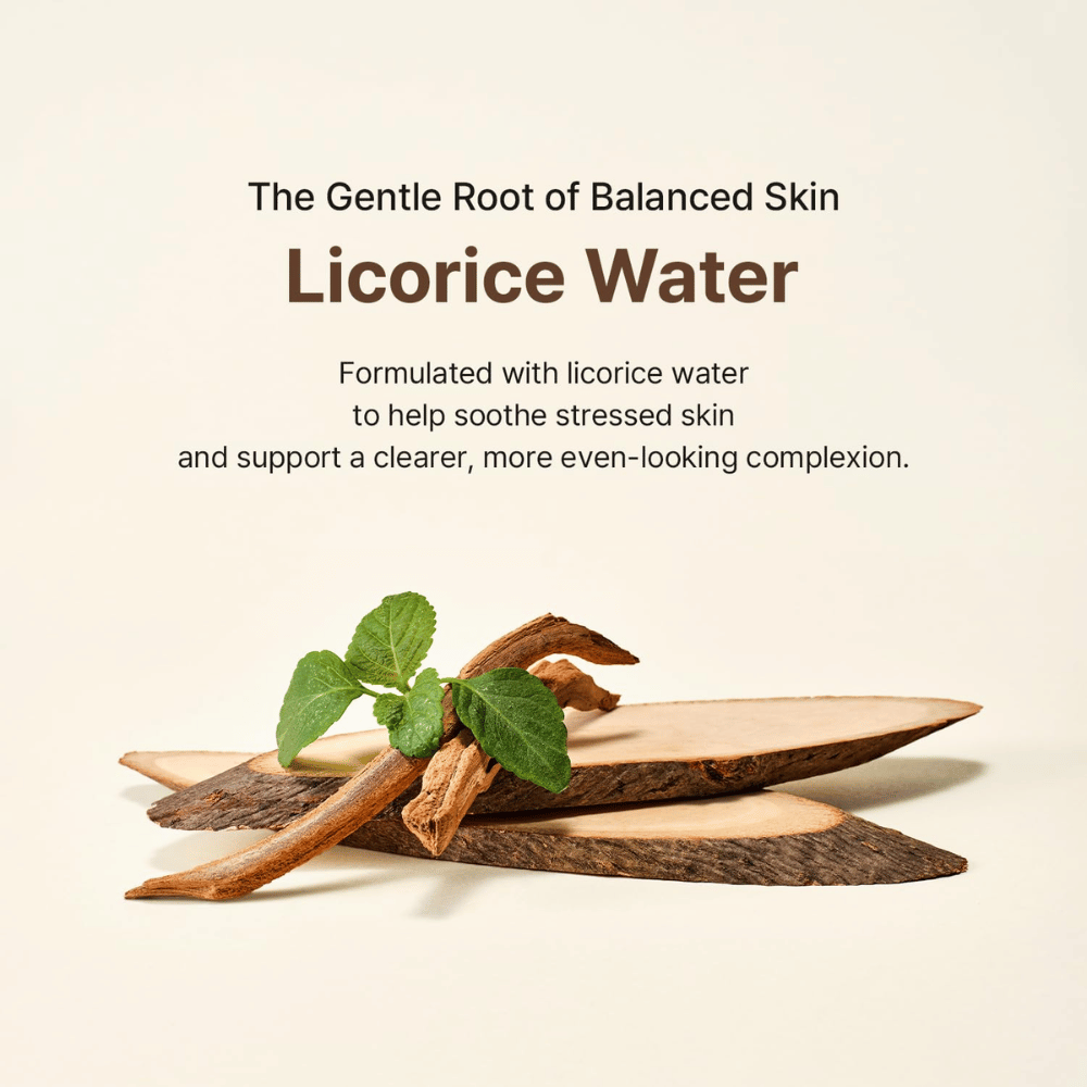 Koreň sladkého drievka a zelené listy ilustrujú hlavnú zložku v Acwell Licorice pH Balancing Essence Mist. Voda zo sladkého drievka pomáha upokojiť stresovanú pleť a prispieva k rovnomernejšiemu tónu pleti.