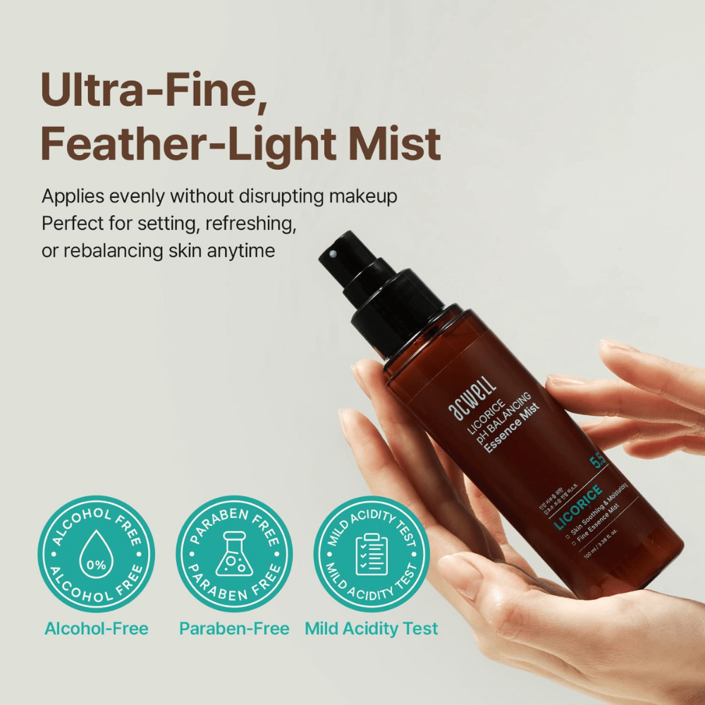 Acwell Licorice pH Balancing Essence Mist sa drží v ruke a rozprašuje ako ultrajemná hmla. Obrázok zdôrazňuje zloženie bez alkoholu a parabénov, ako aj k pokožke šetrné pH vhodné pre citlivú pleť.