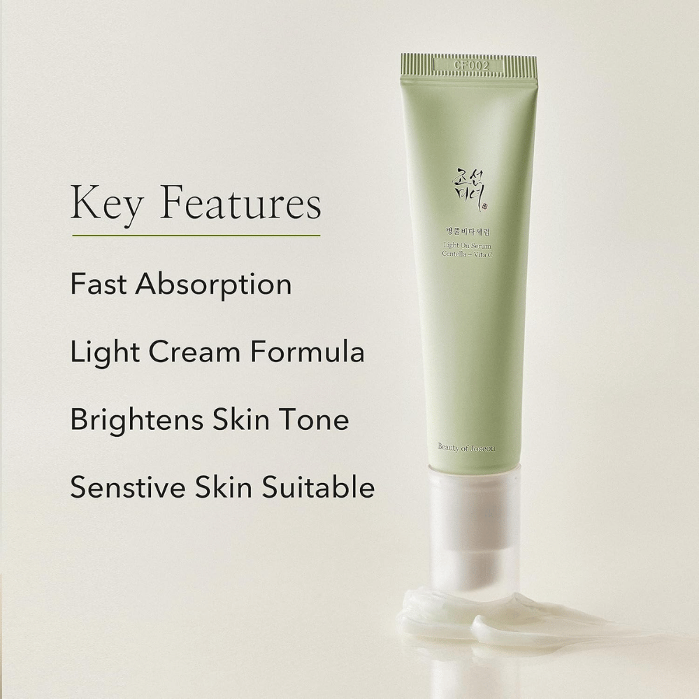 Beauty of Joseon Light On Serum s Centella a vitamínom C, zobrazené stojace s vytlačeným krémom na spodku. Kľúčové funkcie sú uvedené vedľa: rýchla absorpcia, ľahká krémová formula, zlepšenie tónu pleti a vhodné pre citlivú pokožku.