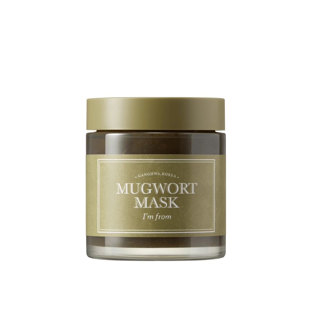 Produktový obrázok I'm From Mugwort Mask – zelená pleťová maska v sklenenej nádobe s olivovo zeleným viečkom a etiketou, fotografovaná na bielom pozadí.