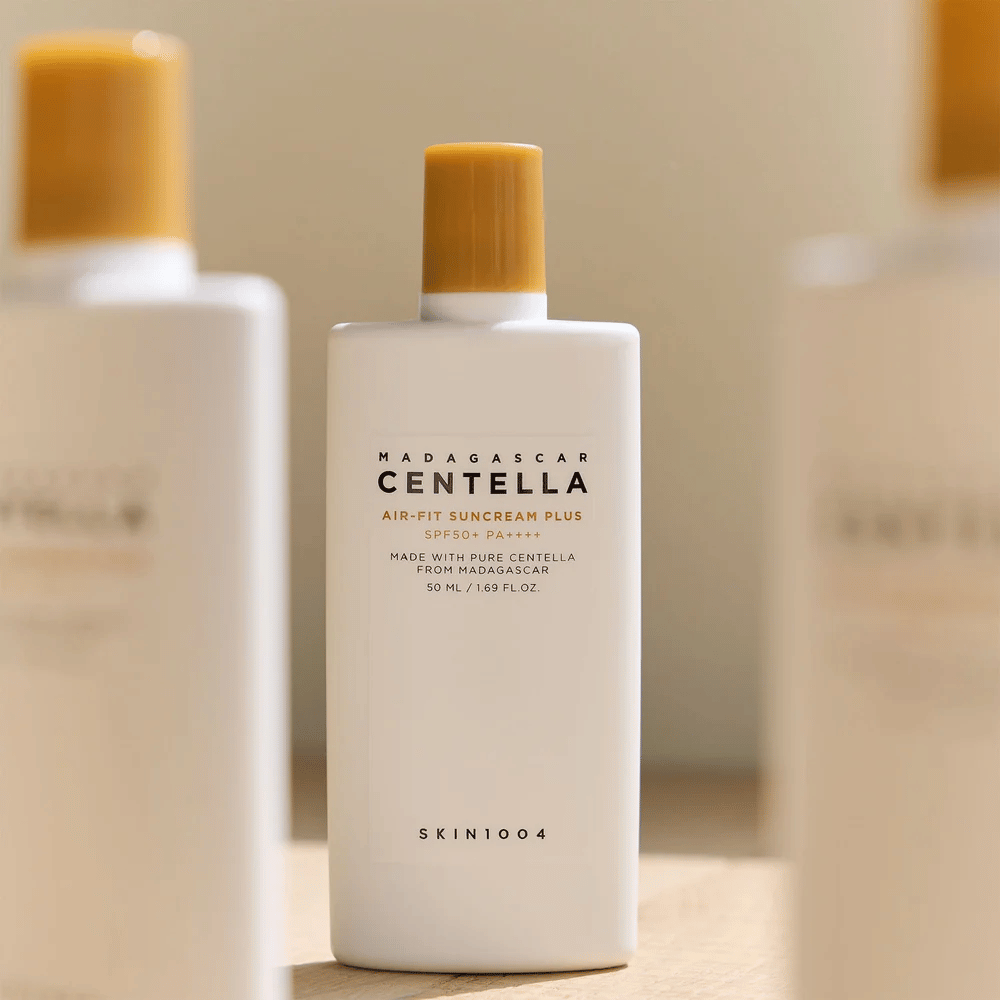 SKIN1004 Madagascar Centella Air-Fit Suncream Plus SPF50+ PA++++ opaľovacia ochrana s centellou asiatica, ktorá chráni pokožku pred UV žiarením a upokojuje citlivú pleť