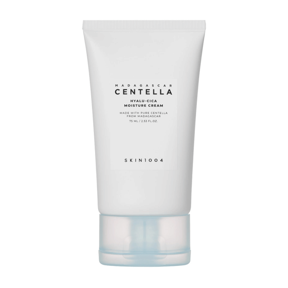 Biela tuba SKIN1004 Madagascar Centella Hyalu-Cica hydratačný krém na jednofarebnom pozadí.