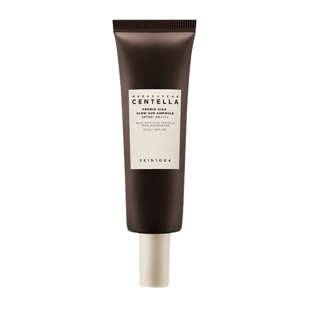 SKIN1004 Madagascar Centella Probio-Cica Glow Sun Ampoule je opaľovací krém s SPF50+ PA++++, ktorý poskytuje krásny lesk a zároveň upokojuje a posilňuje pokožku s centellou z Madagaskaru. Vhodný pre citlivú pokožku.
