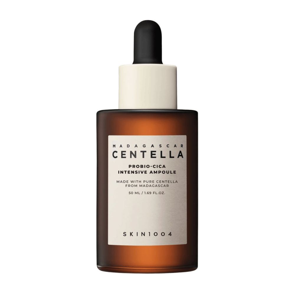 Fľaša s "Madagascar Centella Probio-Cica Intensive Ampoule" od SKIN1004, starostlivosť o pleť s centellou z Madagaskaru.