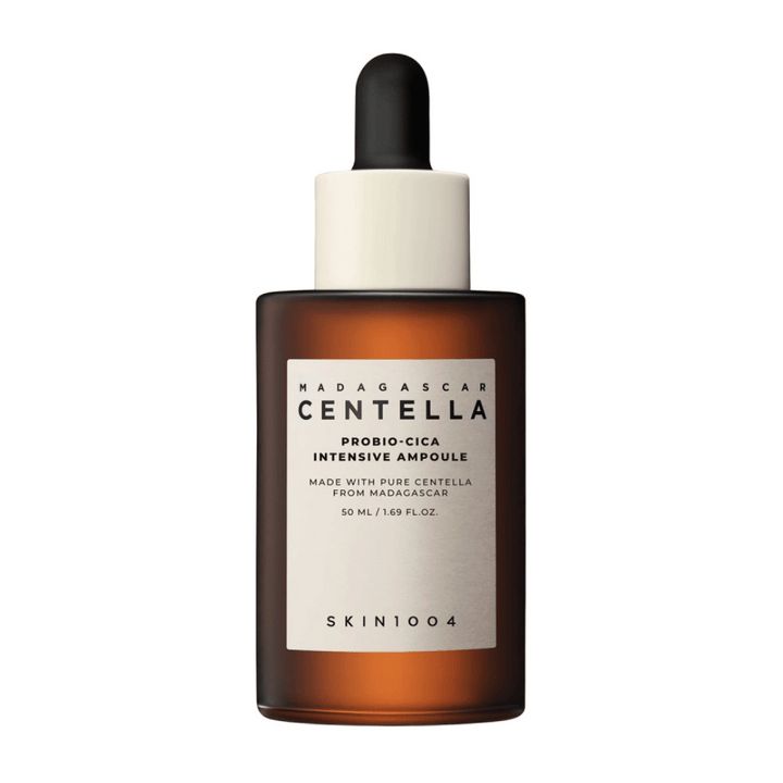 Fľaša s "Madagascar Centella Probio-Cica Intensive Ampoule" od SKIN1004, starostlivosť o pleť s centellou z Madagaskaru.