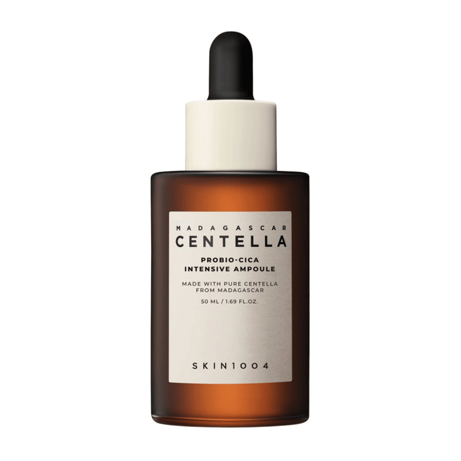 Fľaša s "Madagascar Centella Probio-Cica Intensive Ampoule" od SKIN1004, starostlivosť o pleť s centellou z Madagaskaru.