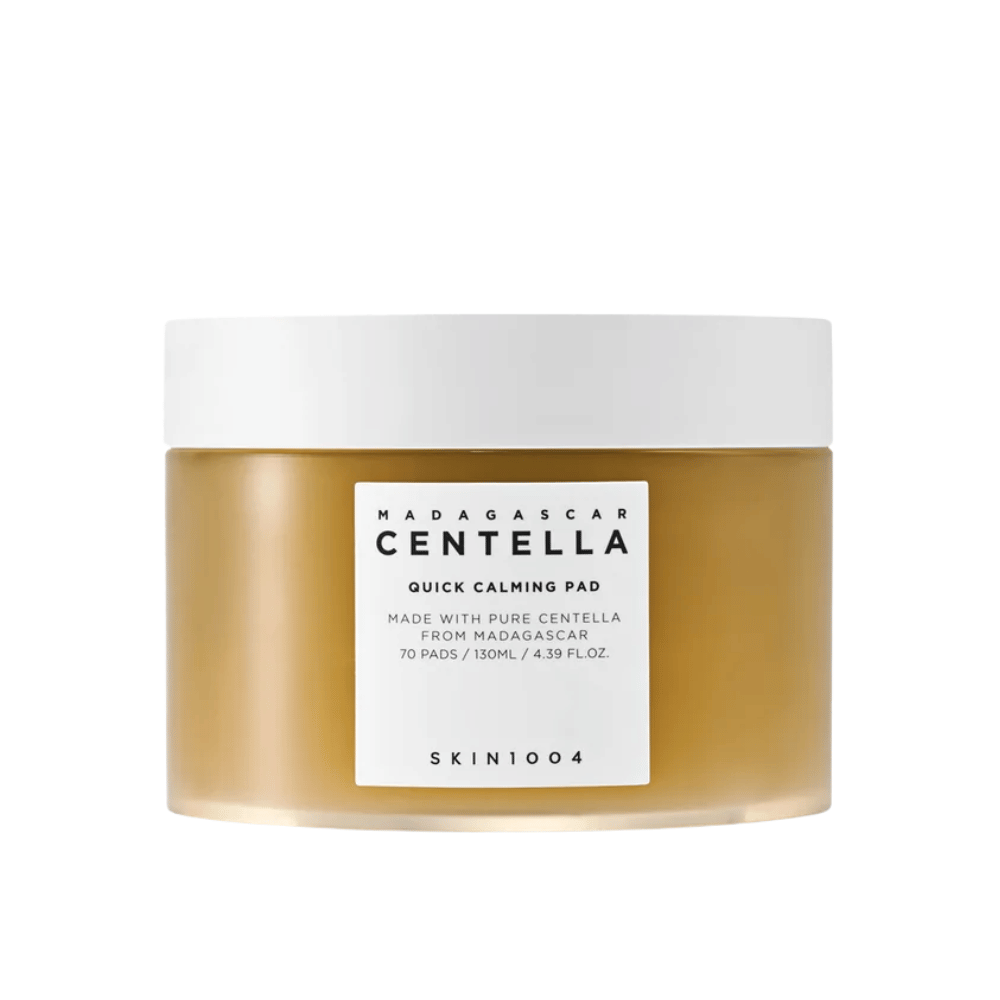 SKIN1004 Madagascar Centella Quick Calming Pad – hnedá plastová nádoba s bielym viečkom a bielou etiketou, obsahuje 70 podložiek (130 ml).