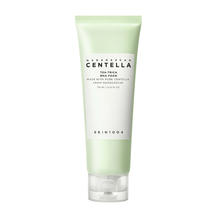 Produkt "Madagascar Centella Tea-trica BHA Foam" je prezentovaný v zelenej a bielej tube. Je navrhnutý na čistenie pleti a obsahuje čistú Centellu z Madagaskaru. Objem je 125 ml.