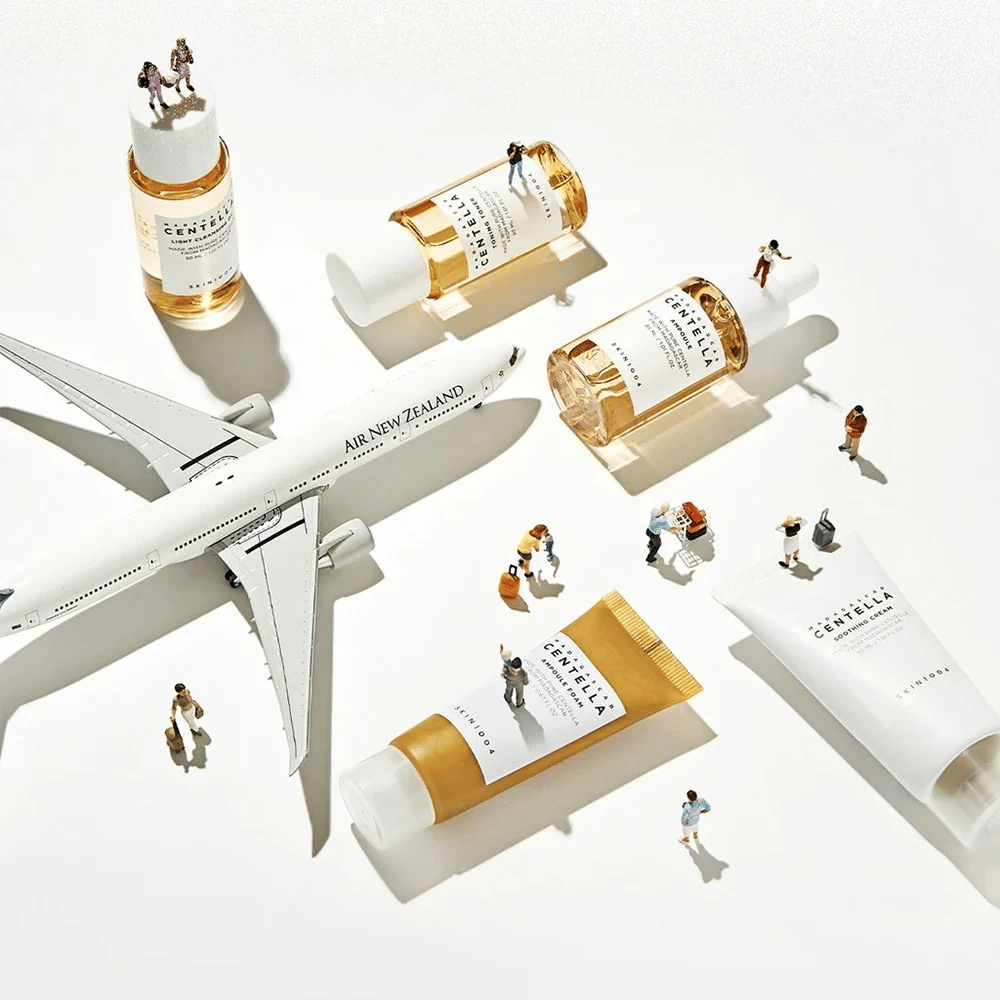 Madagascar Centella Travel Kit obsahuje všetky potrebné produkty pre kompletnú starostlivosť o pleť. Je ideálny na cestovanie a zahŕňa ľahký čistiaci olej, ampulkovú penu, tonizujúci toner, ampulku a upokojujúci krém na hydratáciu a upokojenie pokožky.