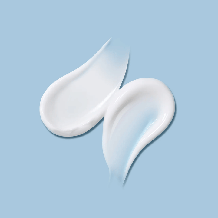 Textúra MADECA Cream Time Reverse Zero – hodvábne jemný a ľahký krém, ktorý poskytuje intenzívnu hydratáciu bez pocitu mastnoty na pokožke.