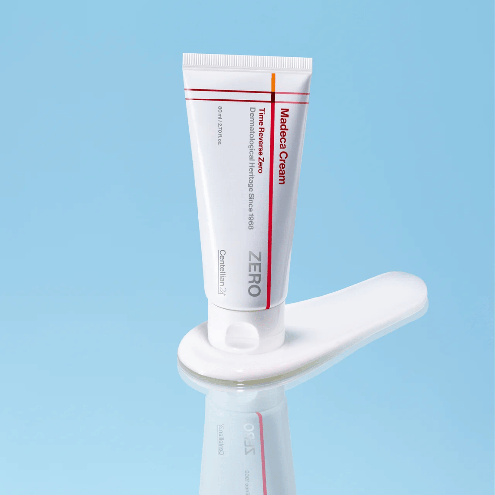 MADECA Cream Time Reverse Zero aplikovaný na krémovú textúru – jemný a ľahký pleťový krém, ktorý sa rýchlo vstrebáva a je vhodný pre citlivú a stresovanú pokožku.