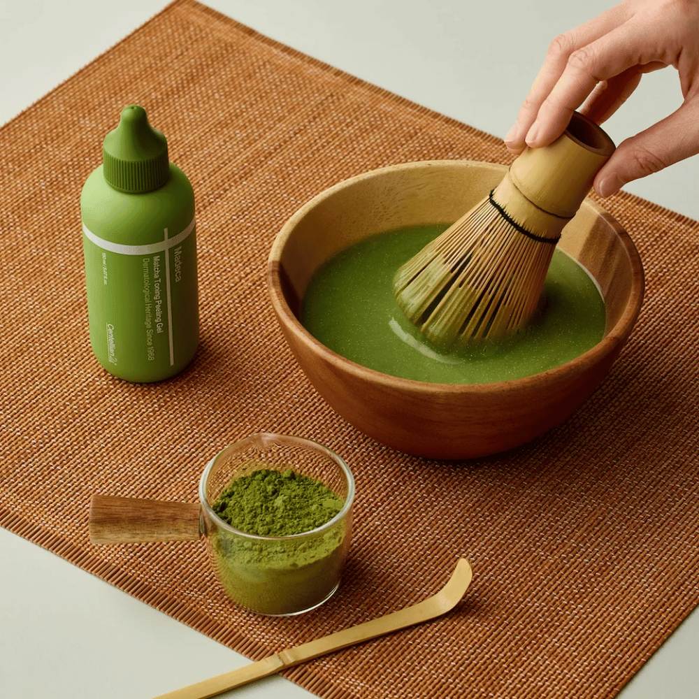 Centellian24 Madeca Matcha Toning Peeling Gel obrázok ingrediencie – peeling gel inšpirovaný matchou, ktorý pomáha čistiť pokožku, odstraňovať odumreté kožné bunky a zlepšovať jej jas.