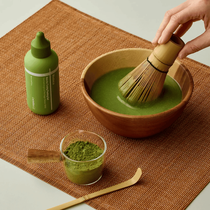 Centellian24 Madeca Matcha Toning Peeling Gel obrázok ingrediencie – peeling gel inšpirovaný matchou, ktorý pomáha čistiť pokožku, odstraňovať odumreté kožné bunky a zlepšovať jej jas.