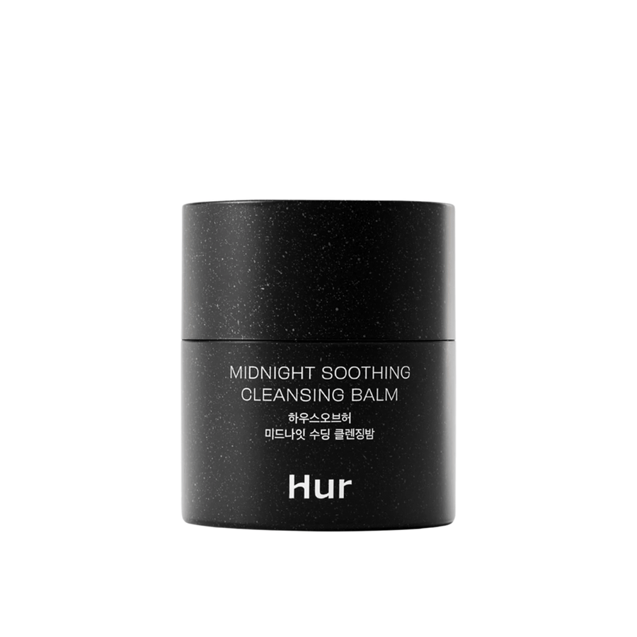 Ako Midnight Soothing Cleansing Balm na bielom pozadí. Jemný čistiaci balzam, ktorý rozpúšťa make-up, opaľovací krém a maz bez vysušenia pokožky.