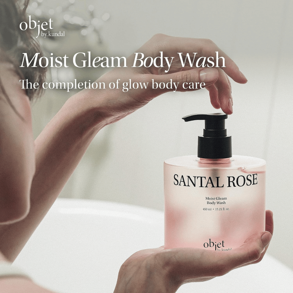 Objet by KUNDAL Santal Rose Moist Gleam Body Wash 450 ml – hydratačný a exfoliačný čistiaci prípravok na telo pre jemnú a žiarivú pokožku.