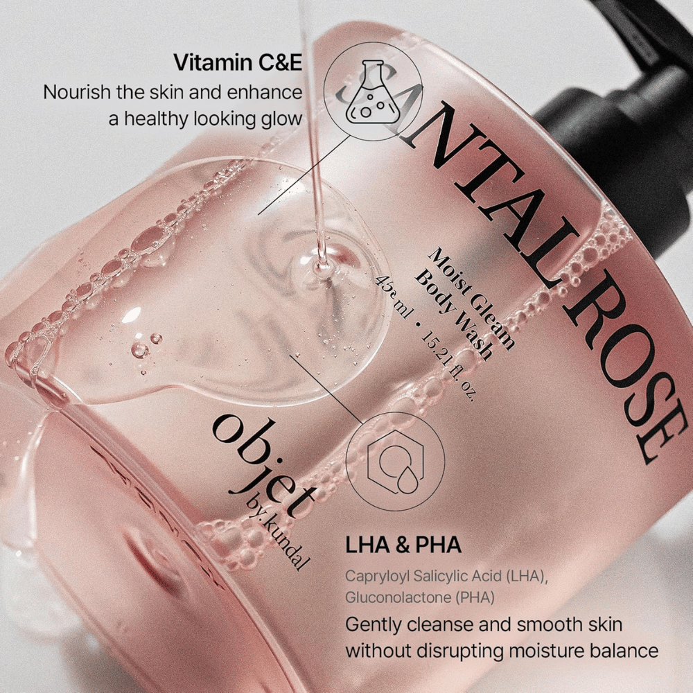 Objet by KUNDAL Santal Rose Moist Gleam Body Wash s vitamínmi C a E a exfoliačnými LHA a PHA.
