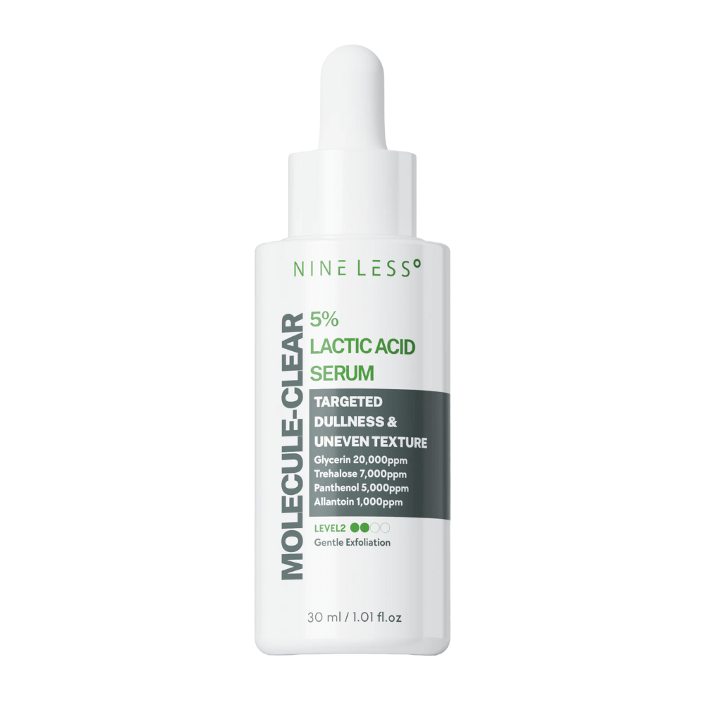 Nine Less Molecule-Clear 5% Lactic Acid Serum v bielej fľaši s pipetou, navrhnutý na vyhladenie nerovnomernej textúry pokožky a jemnú exfoliáciu. Veľkosť 30 ml.