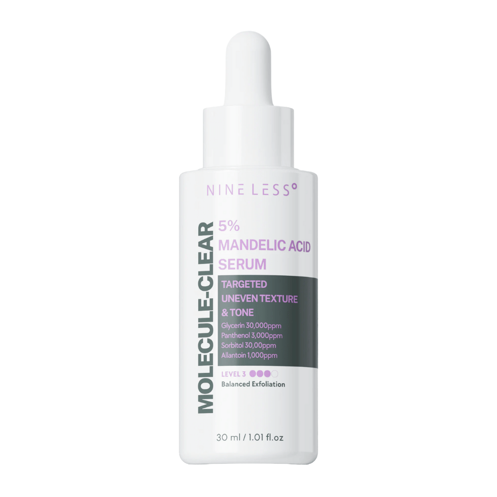 Nine Less Molecule-Clear 5% Mandelic Acid Serum vo fľaši s pipetou, formulovaný pre citlivú pokožku a vyváženú exfoliáciu nerovnomerného tónu a textúry pokožky.