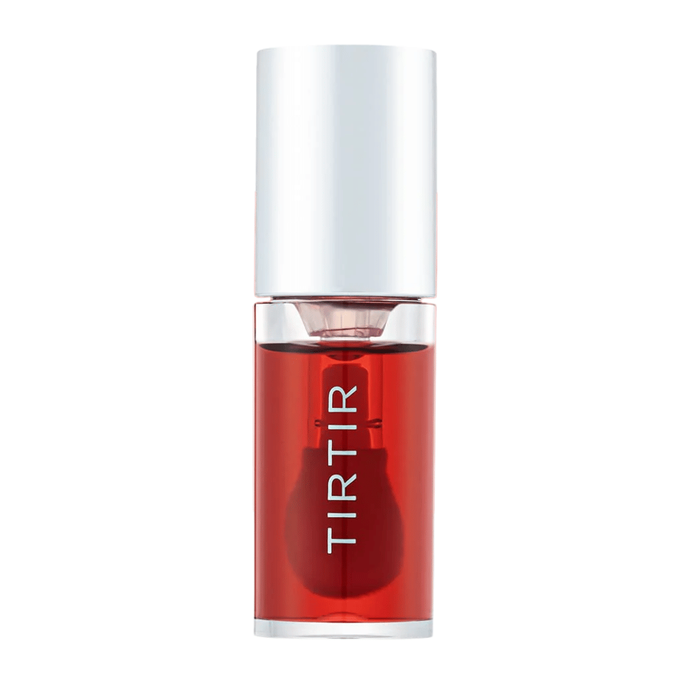 TIRTIR My Glow Lip Oil v priehľadnom červenom odtieni so strieborným uzáverom, zobrazený spredu na bielom pozadí.
