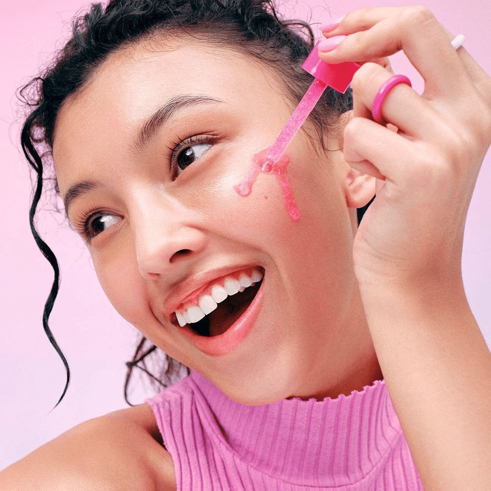 Aplikácia EqualBerry NAD+ Peptide Boosting Serum – žiarivé sérum s NAD+ a peptidmi pre pevnejšiu pokožku