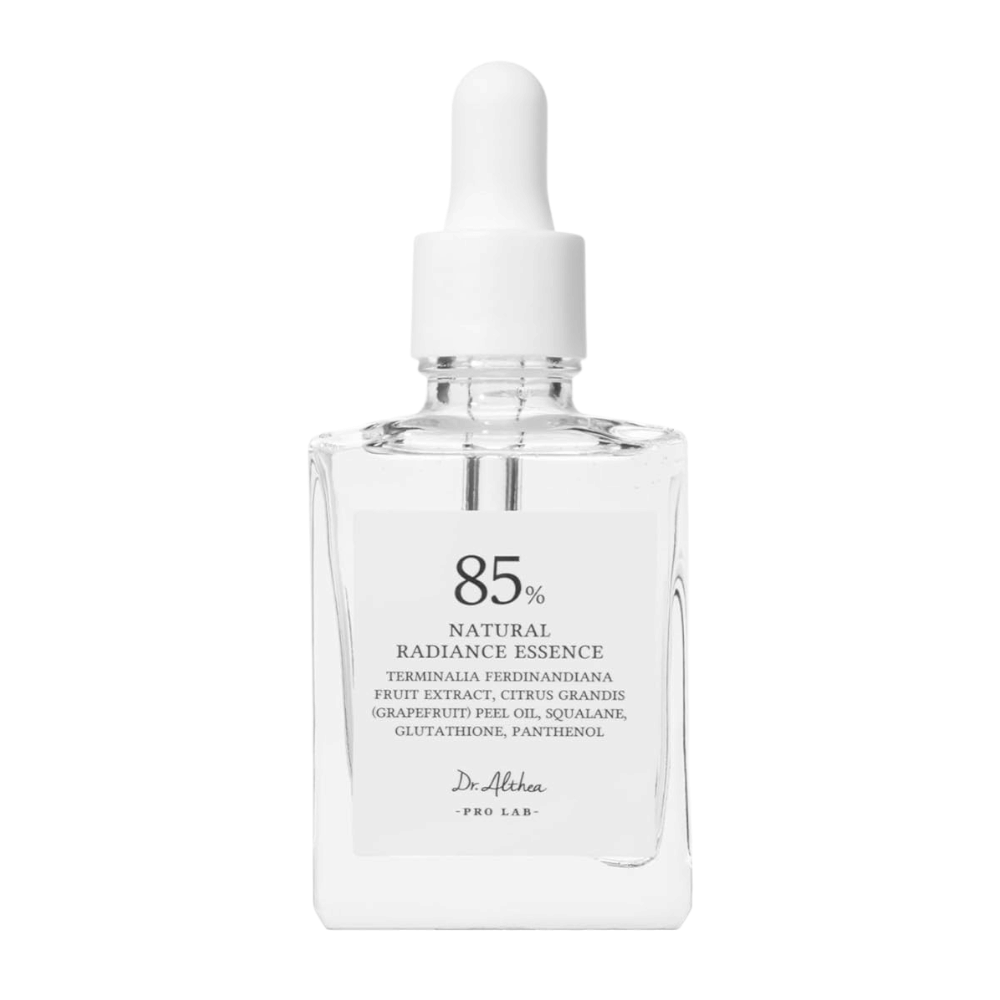 Dr. Althea Natural Radiance Essence – hydratačný essence s 85% výťažkom z Kakadu slivky pre žiaru, rovnomerný tón pleti a silnú kožnú bariéru.