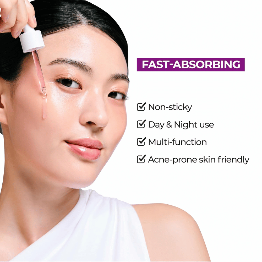 Žena aplikuje Jumiso Niacinamide 10 Serum. Rýchlo sa vstrebávajúca, nelepivá formula na dennú a nočnú použitie, ideálna pre pleť náchylnú na akné.